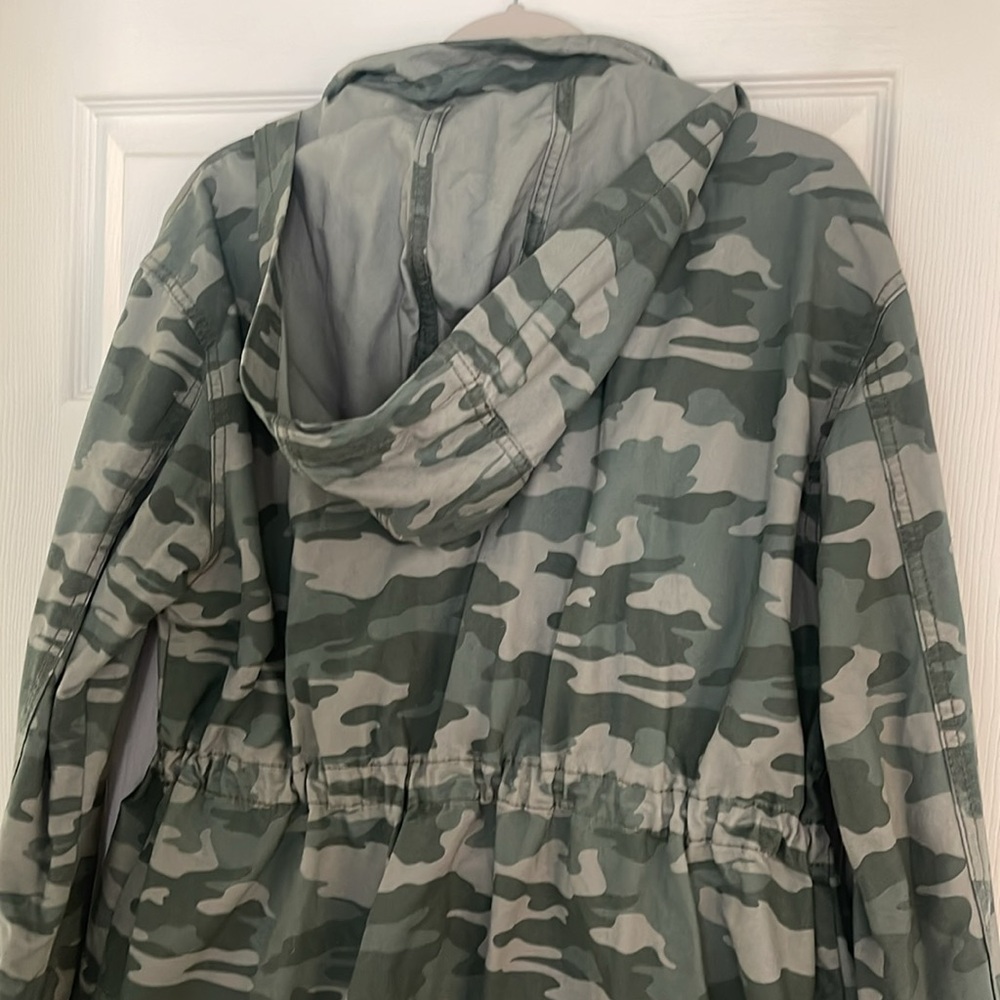 Hooded Camouflage Jacket Zip